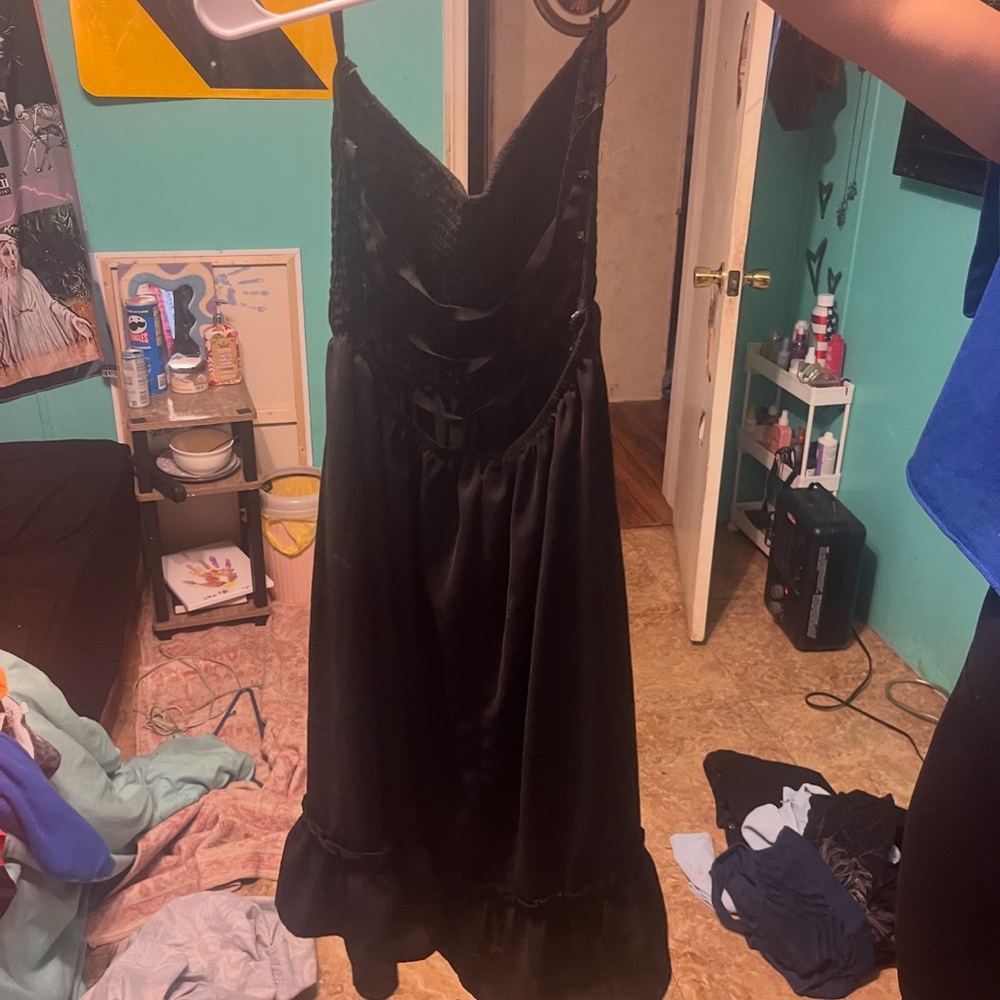 Black. Backless